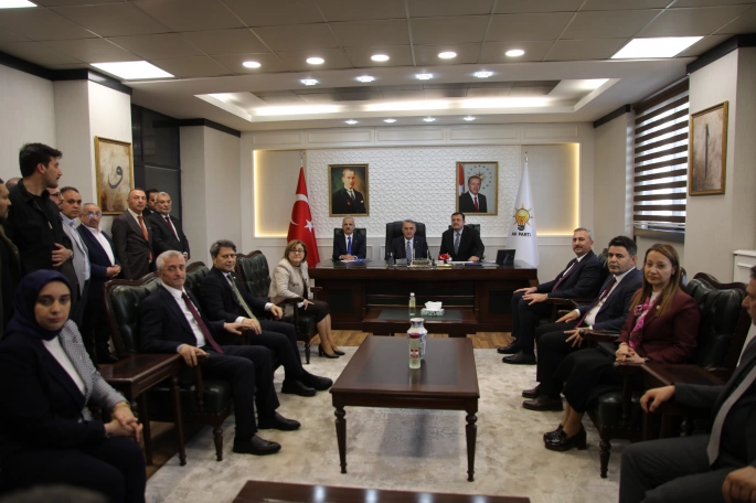 BAKAN URALOĞLU VE BAŞKAN YARDIMCISI YAZICI, AK PARTİ GAZİANTEP TEŞKİLATI İLE BULUŞTU