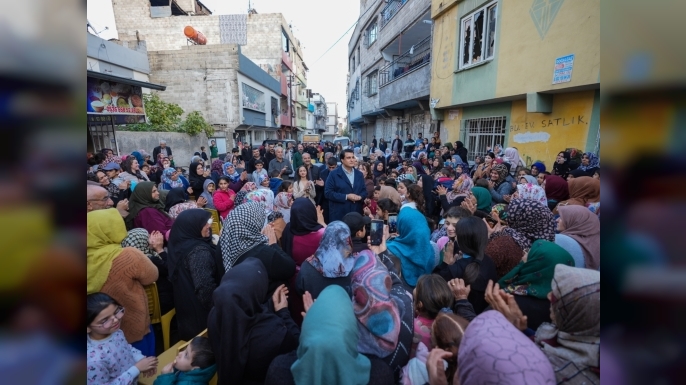 BAŞKAN YILMAZ'IN MAHALLE ZİYARETİ MİTİNGE DÖNÜŞTÜ