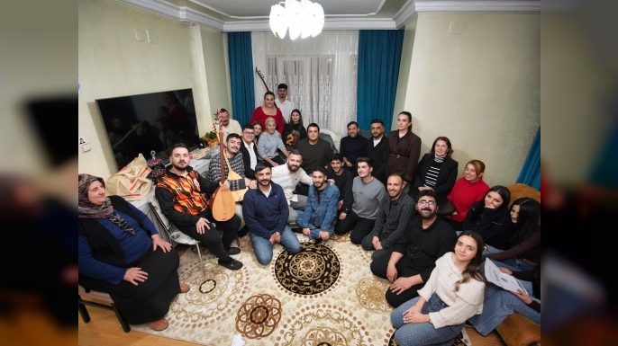 BAŞKAN YILMAZ ÖĞRENCİLERE MENEMEN YAPTI