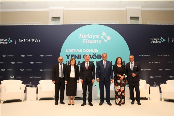 BAŞKAN ŞAHİN “ÜRETİME DÖNÜŞ: YENİ ÇAĞIN İHRACAT KODLARI” PROGRAMINA KATILDI