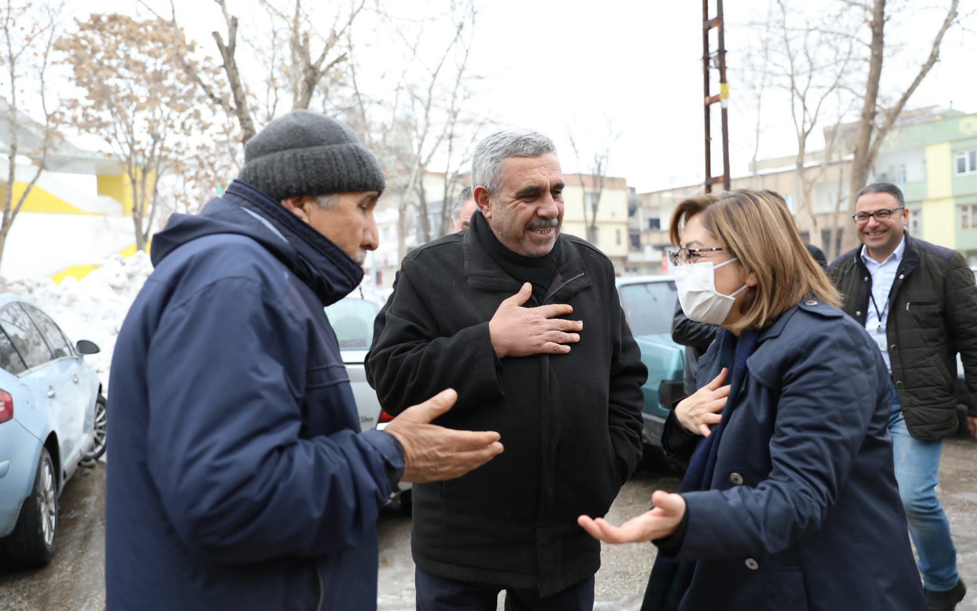 BÜYÜKŞEHİR’DEN ARA SOKAKLARDA KAR TEMİZLİĞİ!