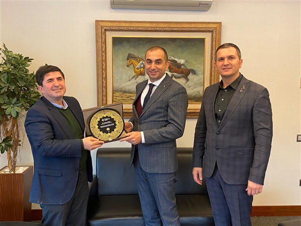 CAHİDE'DEN OSB'YE PLAKET