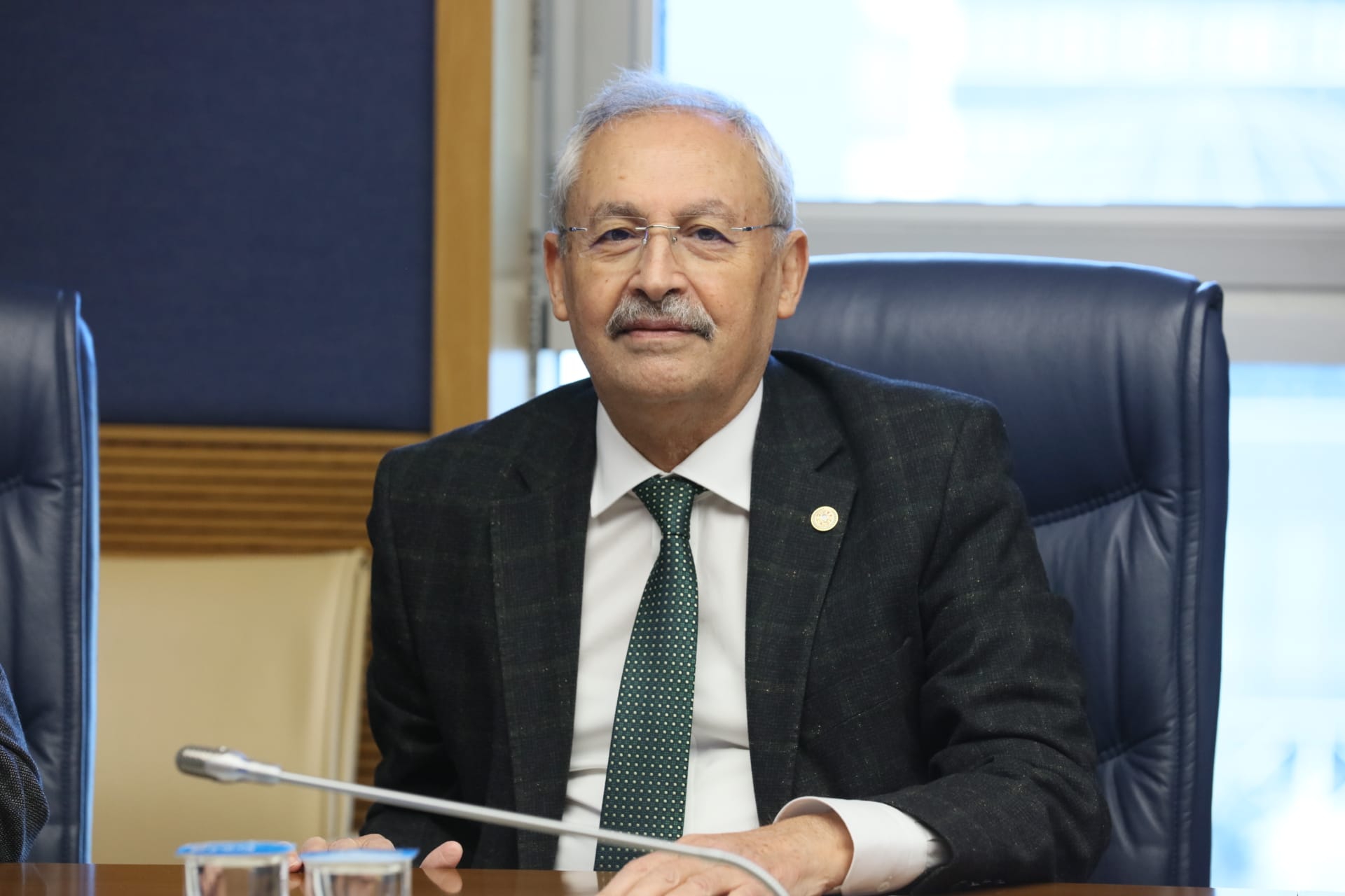 "MUHTARLARIMIZA YEŞİL PASAPORT HAKKI TANINMALI"