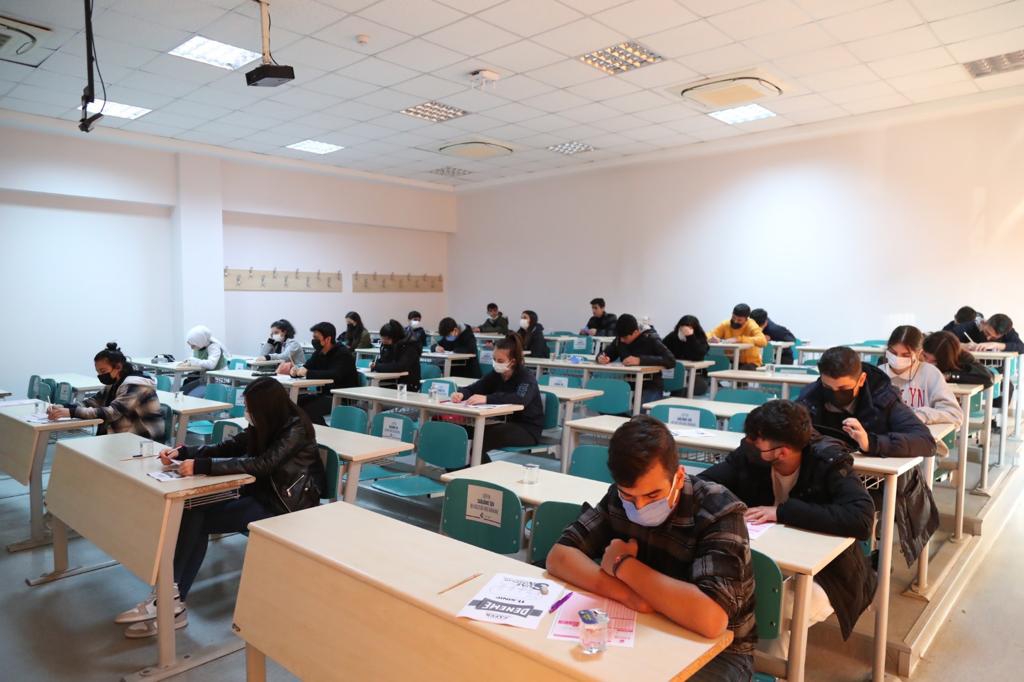 ÖĞRENCİLERİ İLGİ ODAĞI: HKÜ