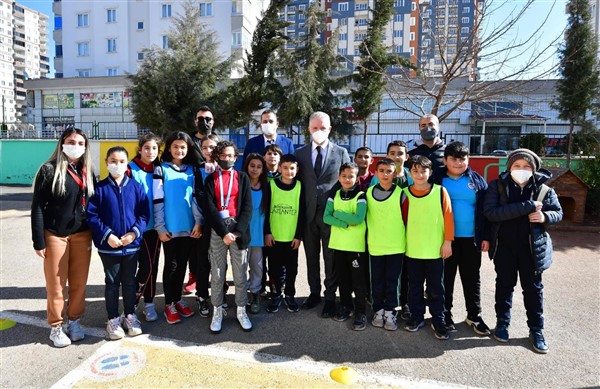 OKULLARA 81 BİN İNGİLİZCE KİTAP DAĞITIMI YAPILACAK