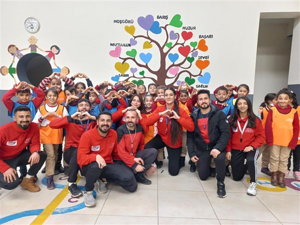 OKULDA ŞENLİK VAR