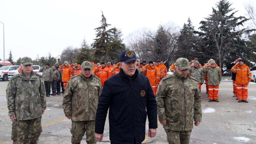 "Mehmetçik kışladan geç çıkarıldı" İddiasına Bakan Hulusi Akar'dan sert yanıt!