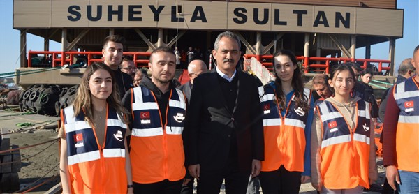 DEPREMZEDE ÖĞRENCİLER, LGS VE YKS'YE "YÜZEN OKUL"DA HAZIRLANACAK