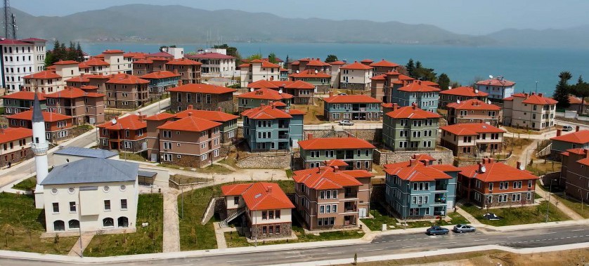 MALATYA VE ELAZIĞ’DA 2020’DEKİ DEPREM SONRASI, İNŞASINA BAŞLANAN KONUTLAR BU BÜYÜK AFET SONRASI DİMDİK AYAKTA KALDI!