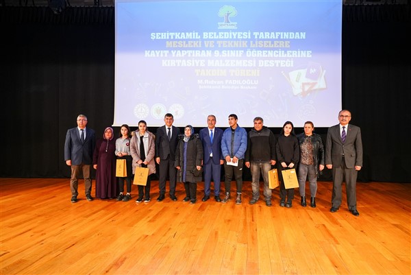 ŞEHİTKAMİL’Lİ ÖĞRENCİLERE 4 BİN TL NAKDİ DESTEK VERİLDİ