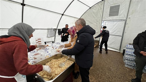 TAHMAZOĞLU ADIYAMANLI DEPREMZEDELERLE İFTAR AÇTI