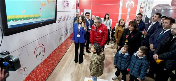 BAKAN ÖZER TEKNOFEST'İ ZİYARET ETTİ