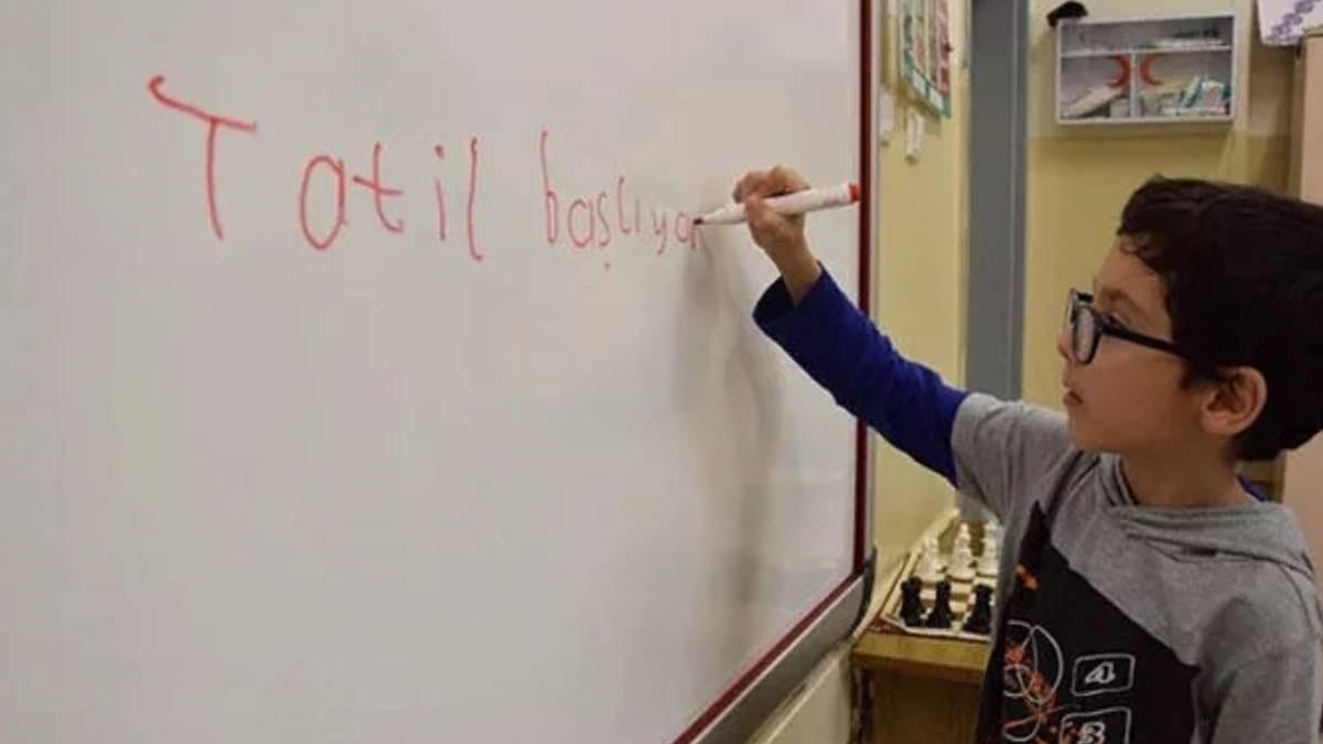 DEPREM BÖLGESİNDE OKULLARA ARA TATİLE GİRDİ!