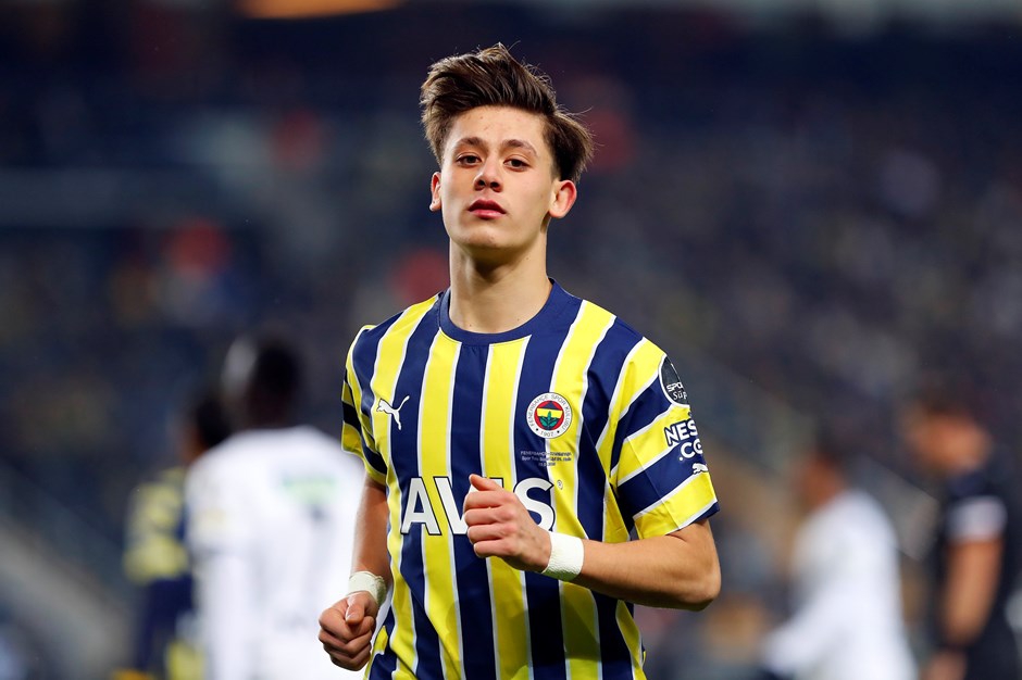 FENERBAHÇE'NİN GENÇ YILDIZI ARDA'YA BARCELONA KANCASI!
