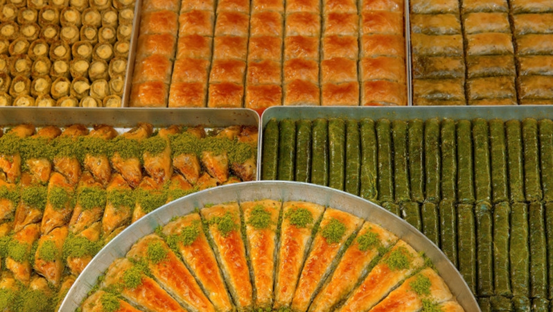 GELENEKSEL BAYRAM ZAMMINDAN BAKLAVADA NASİBİNİ ALDI! KİLOSU 500 TL...