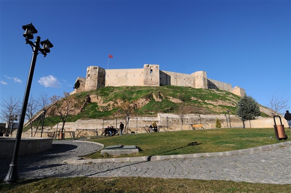 TARİHİ GAZİANTEP KALESİ’NİN RESTORASYONU BAŞLIYOR