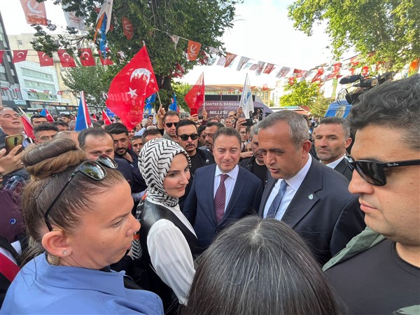 Babacan: “Kimse bu milletin iradesine ‘darbe’ diyemez!”