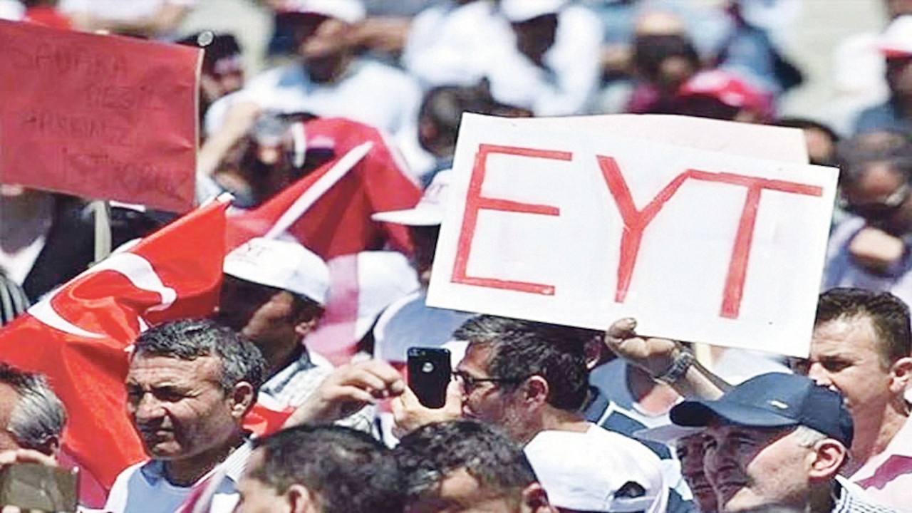 ÇALIŞMAYA DEVAM EDEN EYT'LİLERİN DURUMU NE OLUCAK? MAAŞLARINDA KESİNTİ OLUCAK MI?
