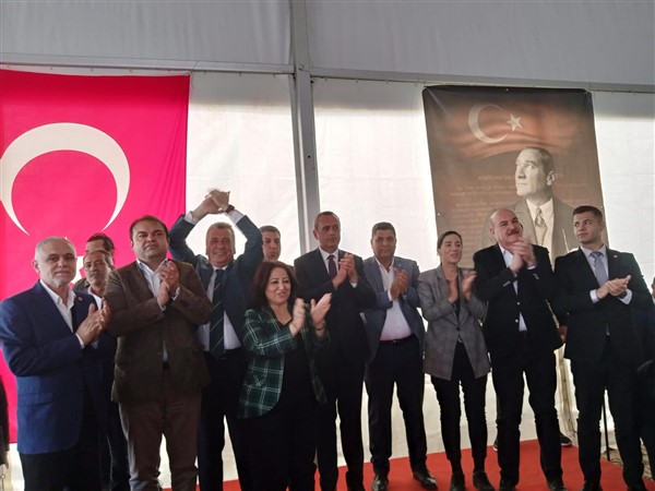 CHP, BARAK BÖLGESİNE MÜJDELERLE GİTTİ