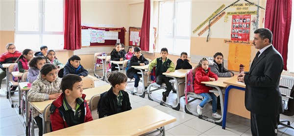DEPREMZEDE ÖĞRENCİLER MEMLEKETLERİNE DÖNDÜLER...