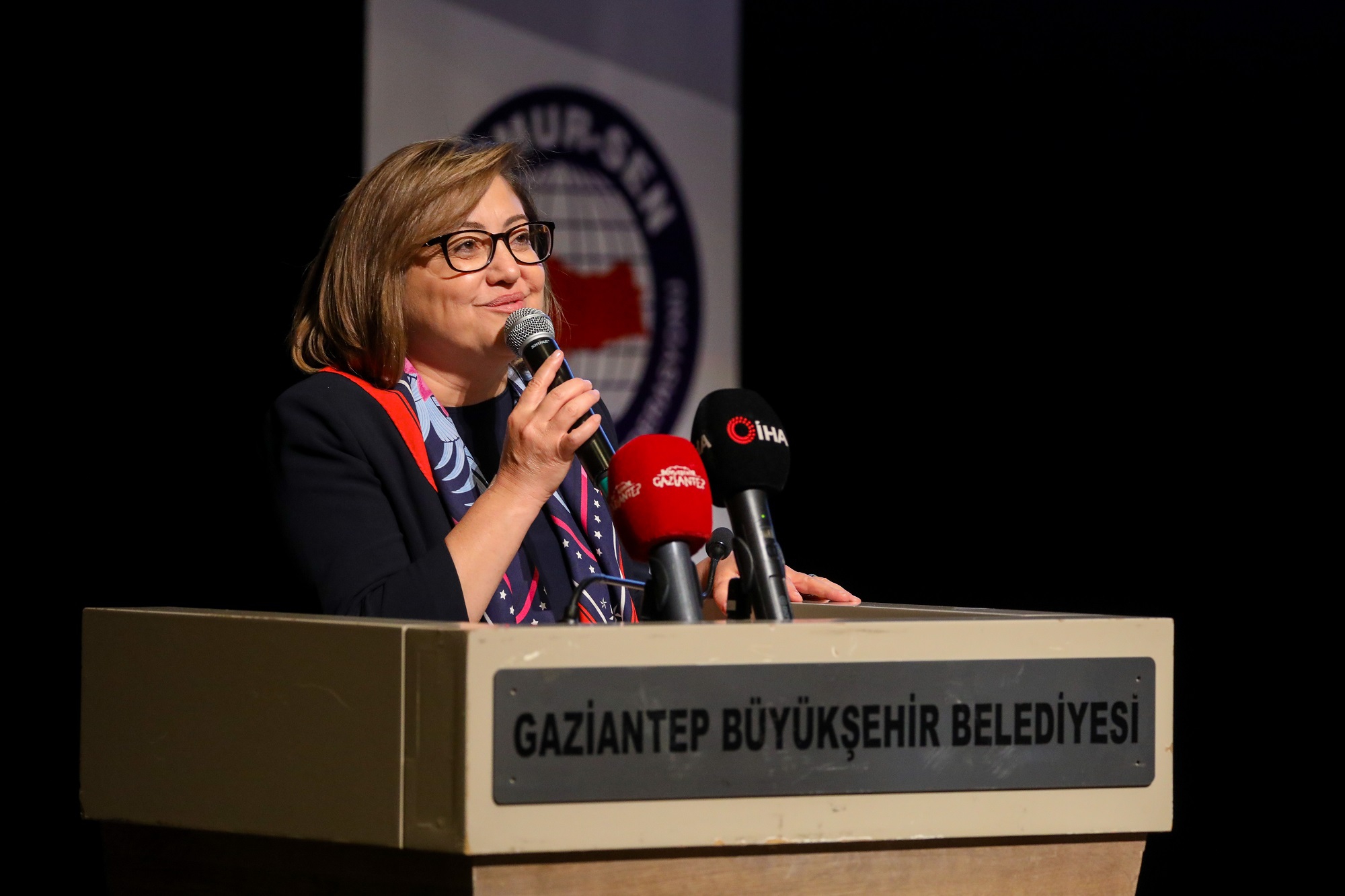 FATMA ŞAHİN'DEN SÖZLEŞMELİ PERSONELE MÜJDE: 2 KATINA ÇIKIYOR....