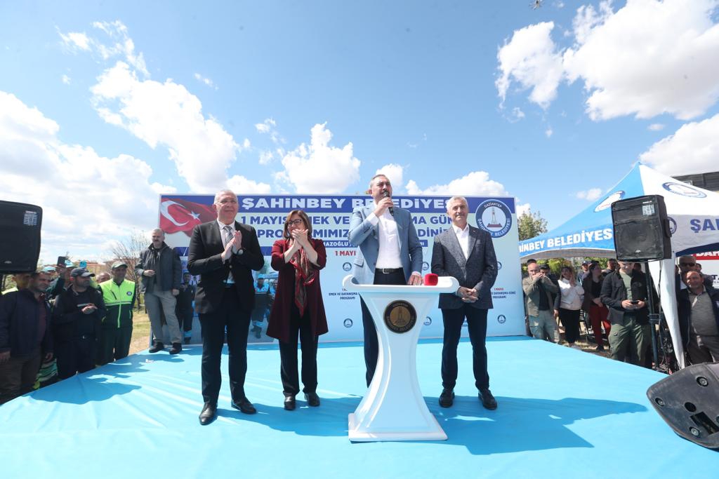 TAHMAZOĞLU 1 MAYIS'I MESAİ ARKADAŞLARI İLE BİRLİKTE KUTLADI
