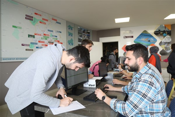 ÜNİVERSİTE ÖĞRENCİLERİNE BÜYÜKŞEHİR MÜJDESİ!