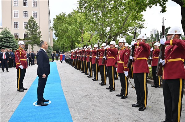 İÇİŞLERİ GAZİANTEP'İN ESKİ VALİSİ ALİ YERLİKAYA'YA EMANET!
