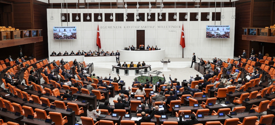 YENİ BAKANLAR MECLİS'TE YEMİN ETTİ!