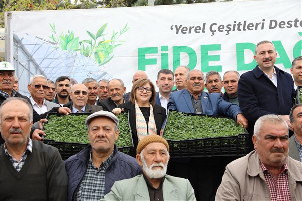 BÜYÜKŞEHİR, ÇİFTÇİNİN VE ÜRETİCİNİN İHTİYAÇLARINA KAYITSIZ KALMIYOR!