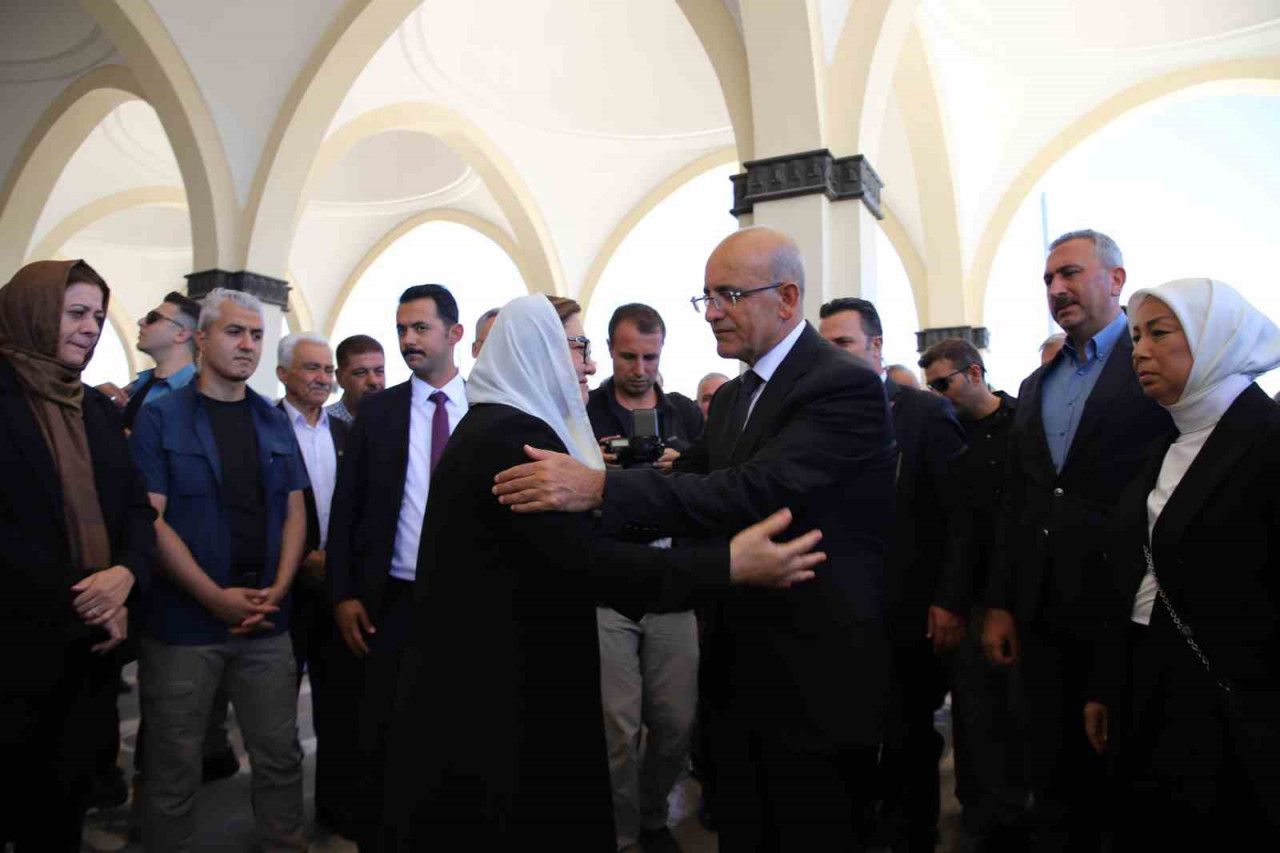 FATMA ŞAHİN'İN BABASI MUSTAFA KIYMIK GÖZYAŞLARI İLE TOPRAĞA VERİLDİ!