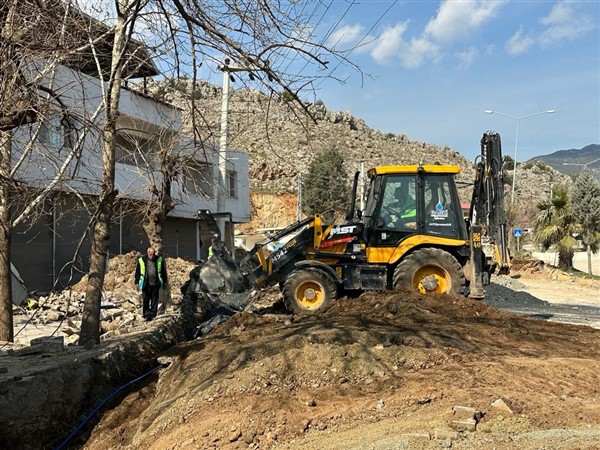 GASKİ, DEPREMDEN ETKİLENEN İLÇELERDE ALTYAPI SORUNLARINI ÇÖZDÜ