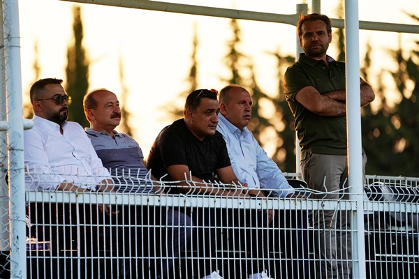 Yönetim yalnız bırakmıyor!