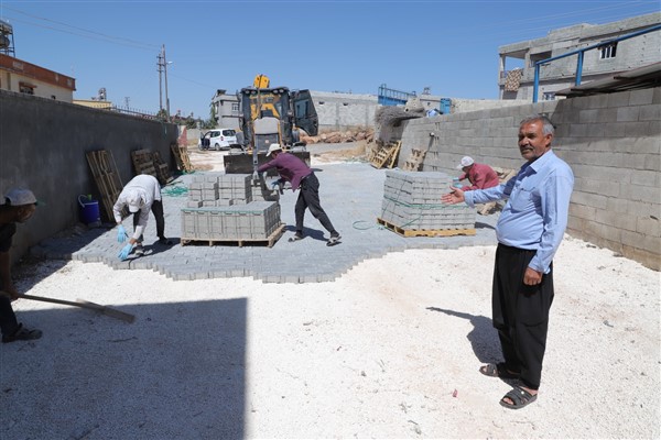 KOZLUYAZI MAHALLESİ, KİLİTLİ PARKE TAŞIYLA DÖŞENİYOR