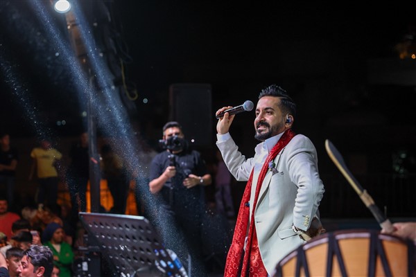 MAHALLEMDE KONSER VAR ETKİNLİKLERİ GAZİŞEHİRLİLERİN BEĞENİSİNİ TOPLADI