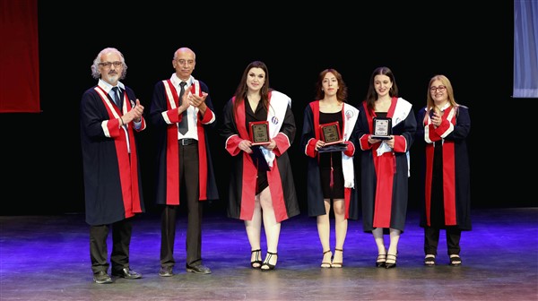 NACİ TOPÇUOĞLU MESLEK YÜKSEKOKULU GENÇ YETENEKLERİNİ MEZUN ETTİ
