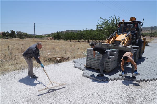 ŞEHİTKAMİL’DEN AĞAÇLI BOYNO MAHALLESİNE KİLİTLİ PARKE TAŞI