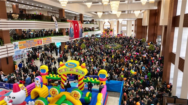ŞAHİNBEY BELEDİYESİ’NİN ÇOCUK ŞENLİĞİ KAPILARINI AÇTI
