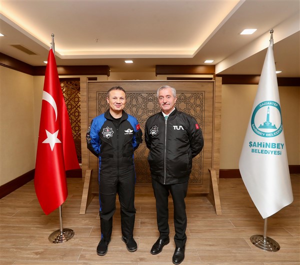 ALPER GEZERAVCI GAZİANTEPLİ ÖĞRENCİLERLE BULUŞTU