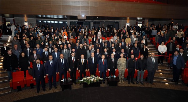 ERSİN TATAR GAÜN'DE ÖĞRENCİLERLE BİR ARAYA GELDİ