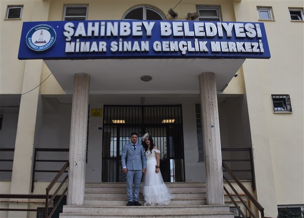 ŞAHİNBEY BELEDİYESİ GELİN VE DAMATLARIN EN MUTLU GÜNLERİNDE YANINDA