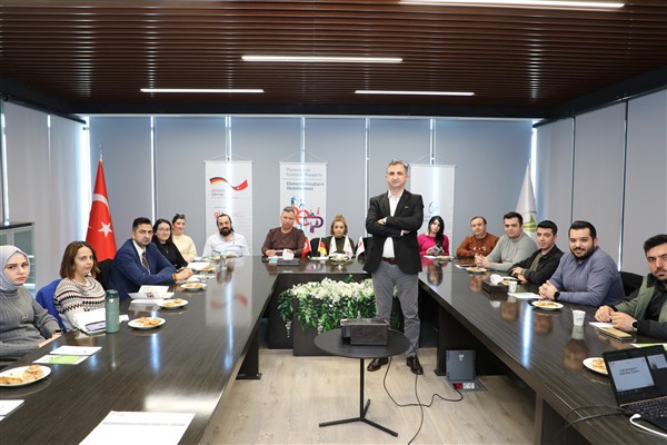 YEŞİL DÖNÜŞÜMÜN YOL HARİTASI GTB’DE ANLATILDI