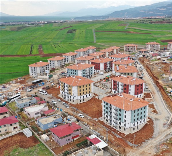 NURDAĞI’NDA TAMAMLANAN KONUTLAR SAHİPLERİNE TESLİM EDİLİYOR