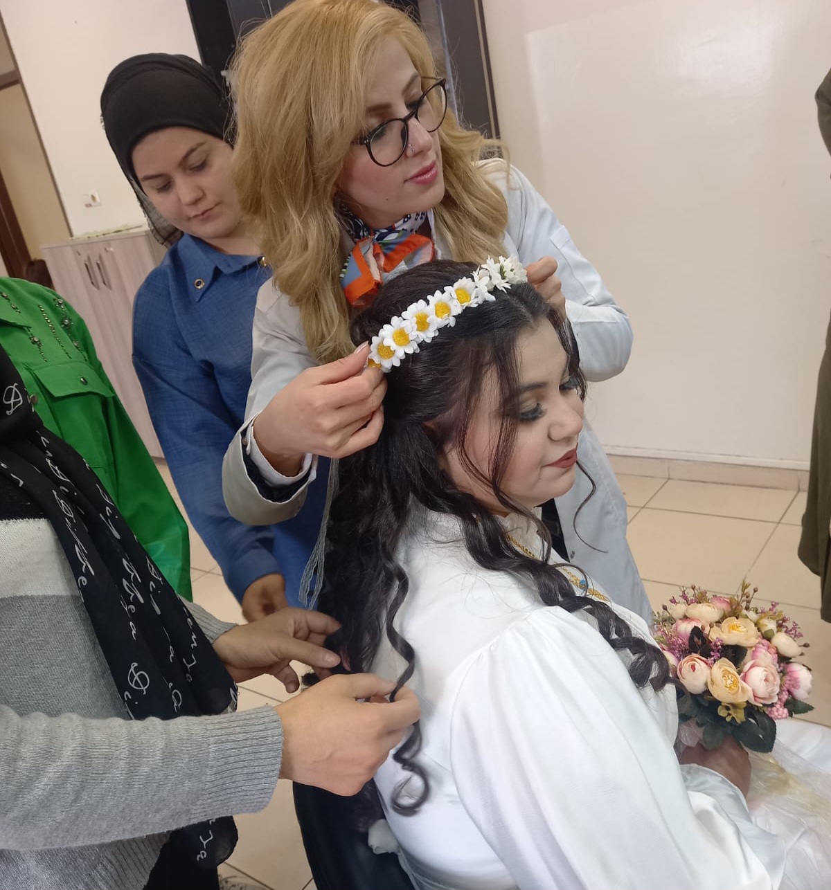 MİMAR SİNAN GENÇLİK MERKEZİ GELİN ADAYLARININ YANINDA