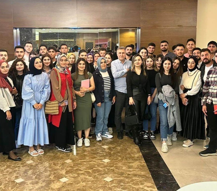 SOSYAL BİLİMLER MYO ÖĞRENCİLERİNE İHRACATTA SINIRLARI AŞ EĞİTİMİ VERİLDİ