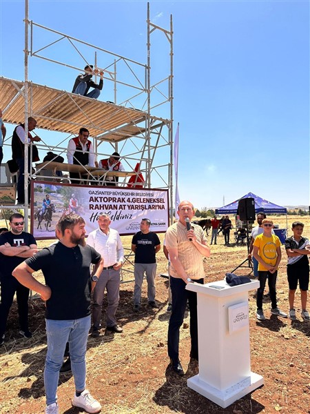GAZİANTEP’TE 4. GELENEKSEL RAHVAN AT YARIŞLARI DÜZENLENDİ