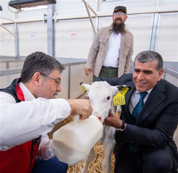 Bakan Yumaklı Lidersan Çiftliğine Hayran Kaldı