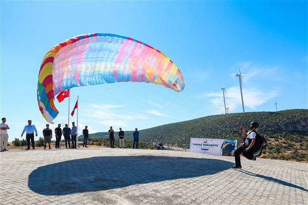 GAZİANTEP'TE GÖKYÜZÜ ŞENLİĞİ: İLK YAMAÇ PARAŞÜTÜ FESTİVALİ BAŞLADI