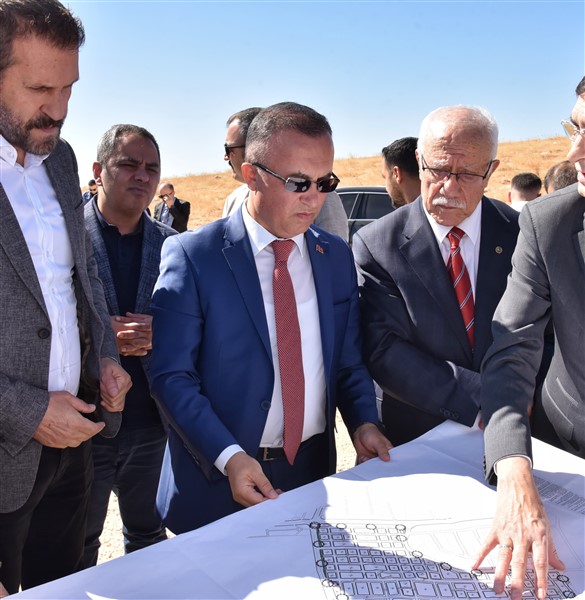OĞUZELİ OSB VE AYAKKABI İHTİSAS OSB DEĞERLENDİRME TOPLANTISI GERÇEKLEŞTİRİLDİ