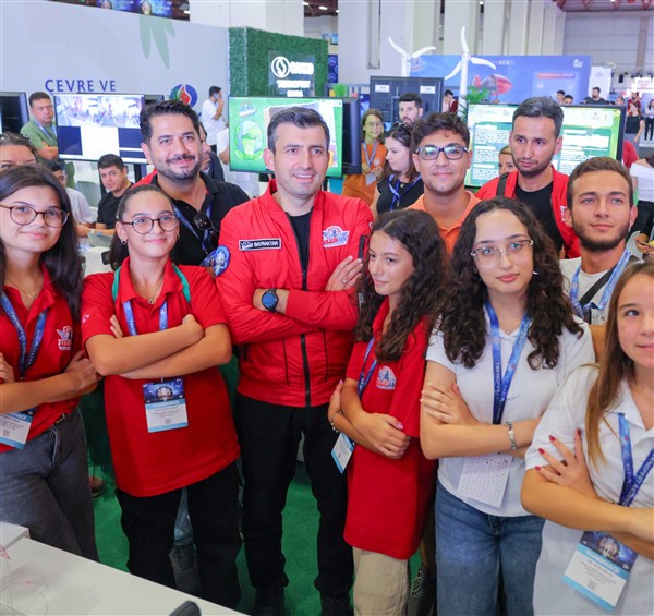 SANKO HOLDİNG YÜRÜTÜCÜLÜĞÜNDE TEKNOFEST'TE DERECEYE GİRENLER ÖDÜLLERİNİ ALDI